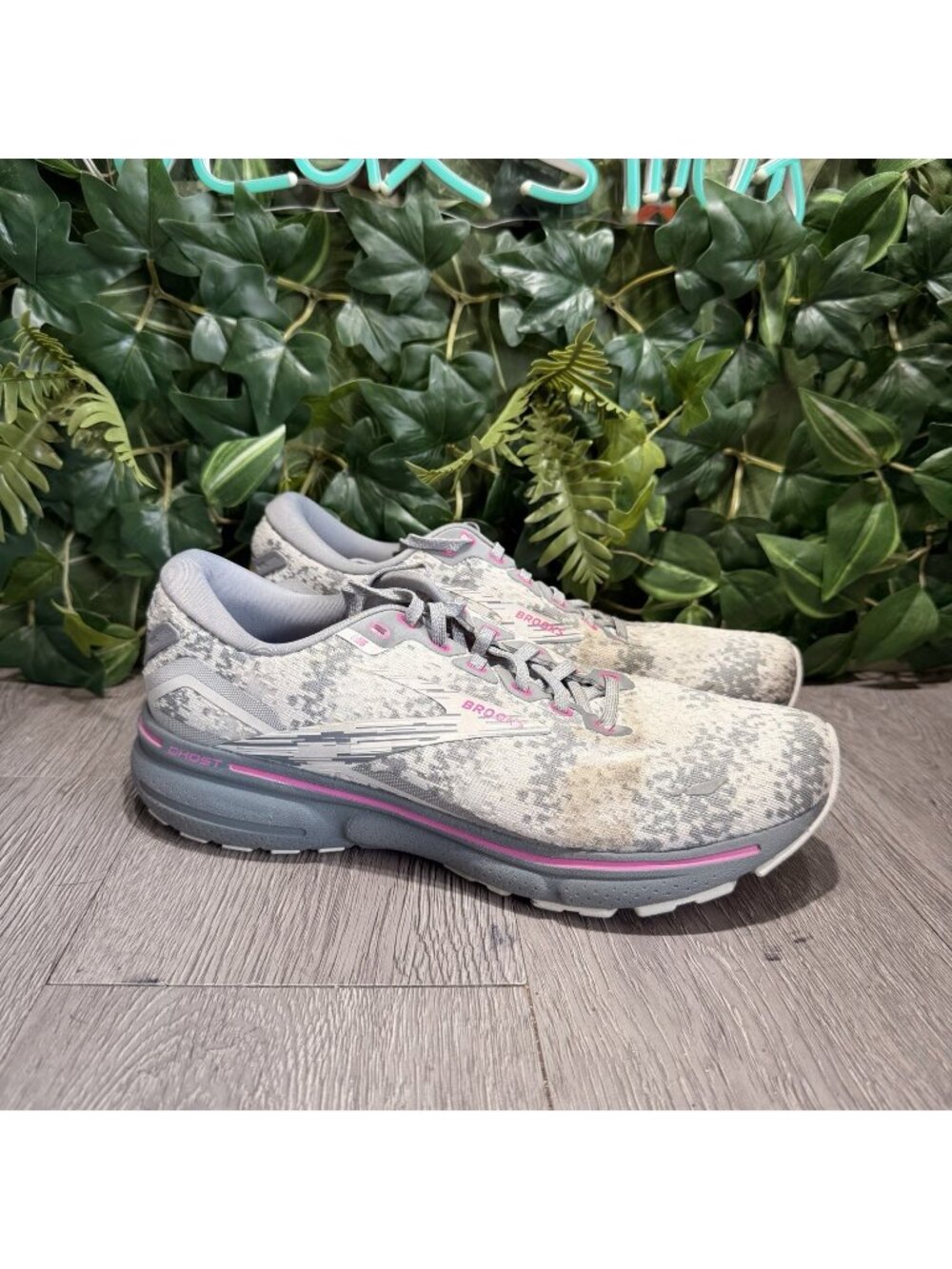 Brooks Ghost 15 Women Sz 10.5 B Oyster Gray Pink Camo Running Shoes 1203801B147